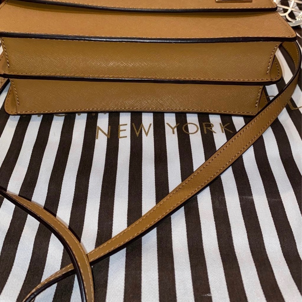 *PRICE FIRM* Henri Bendel Handbag, a Staple piece of History. No known wear - Picture 5 of 5